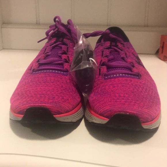 Women’s Under Armour shoes!!! - Picture 2 of 7